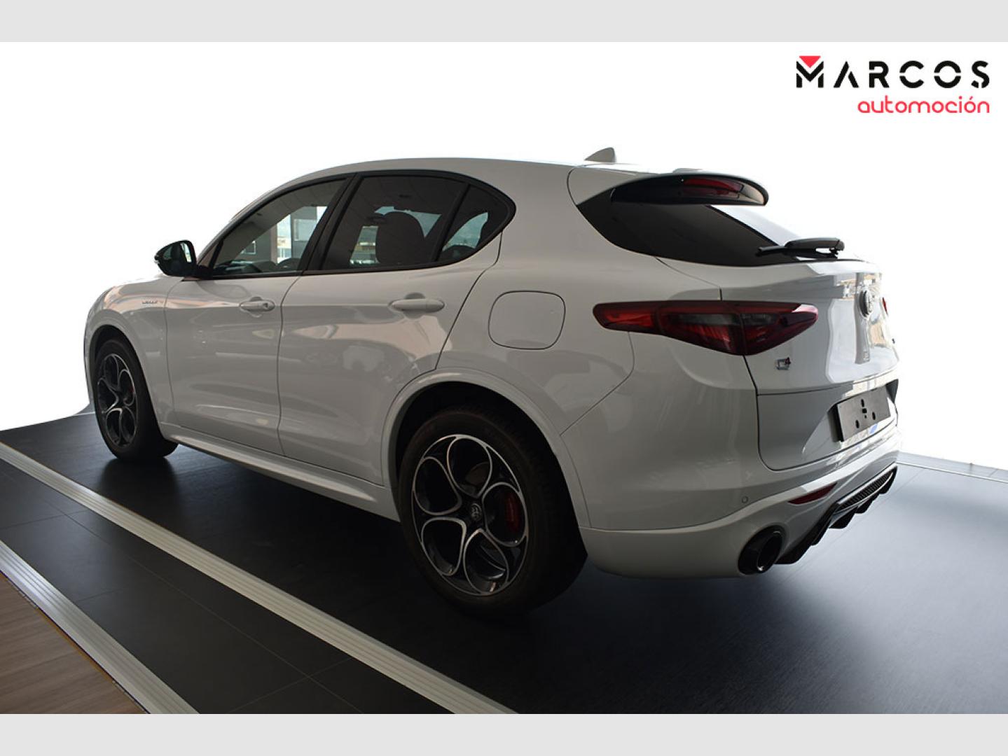 Foto Alfa Romeo Stelvio 4