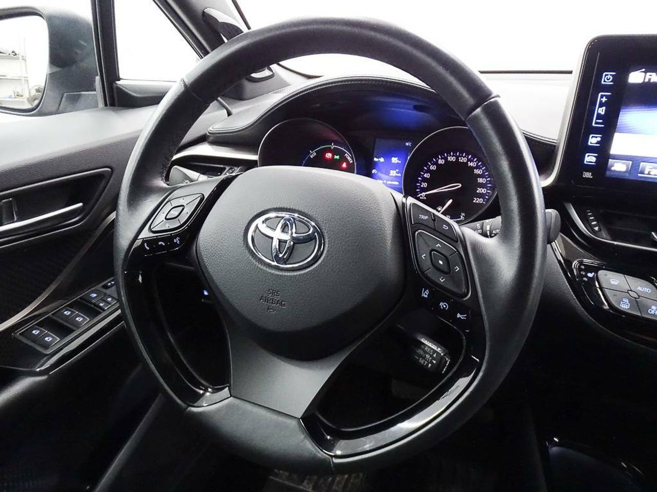 Foto Toyota C-HR 11