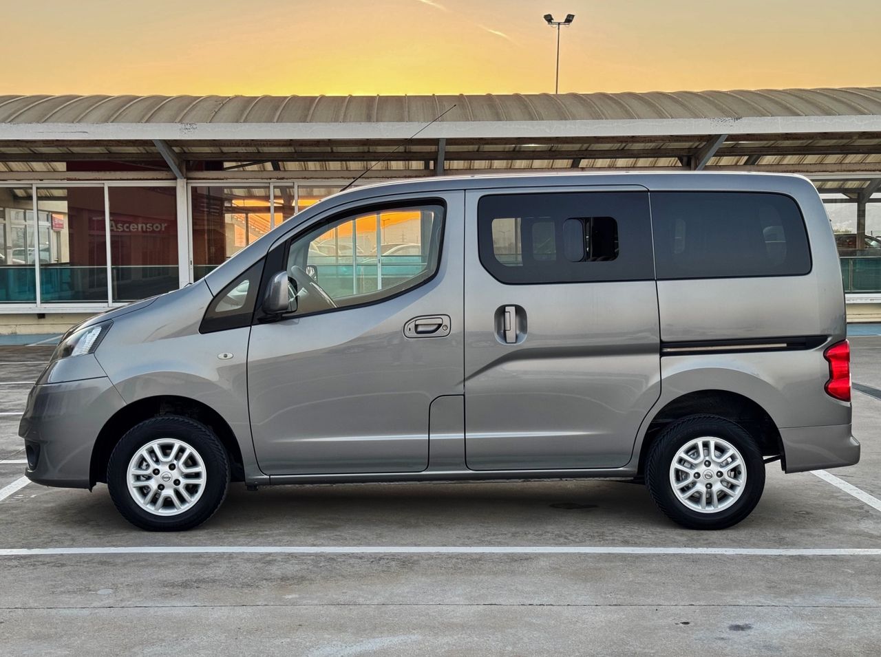 Foto Nissan NV200 9