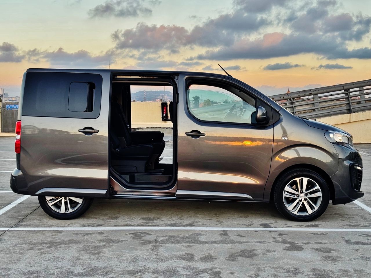 Foto Peugeot Traveller 11