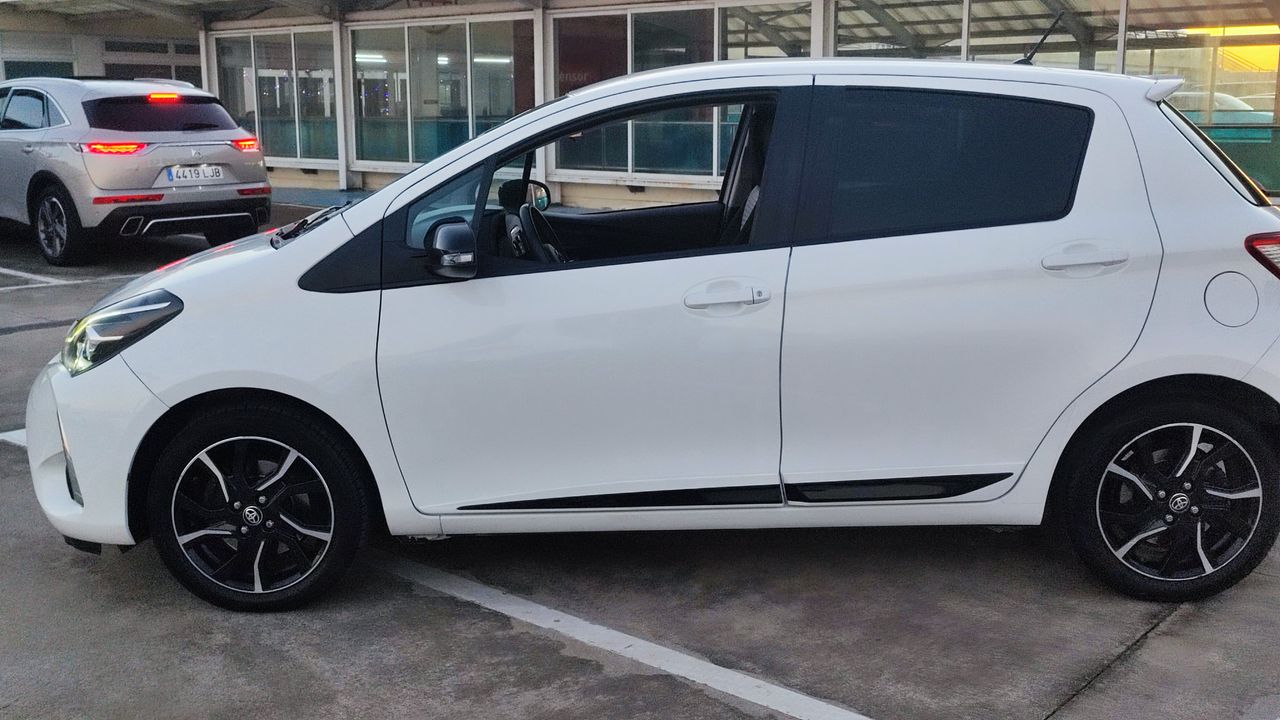 Foto Toyota Yaris 13