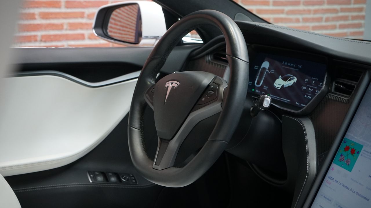 Foto Tesla Model  S 23