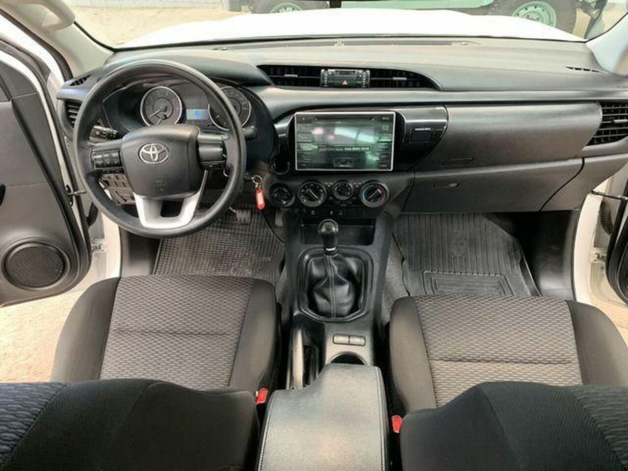 Foto Toyota Hilux 8