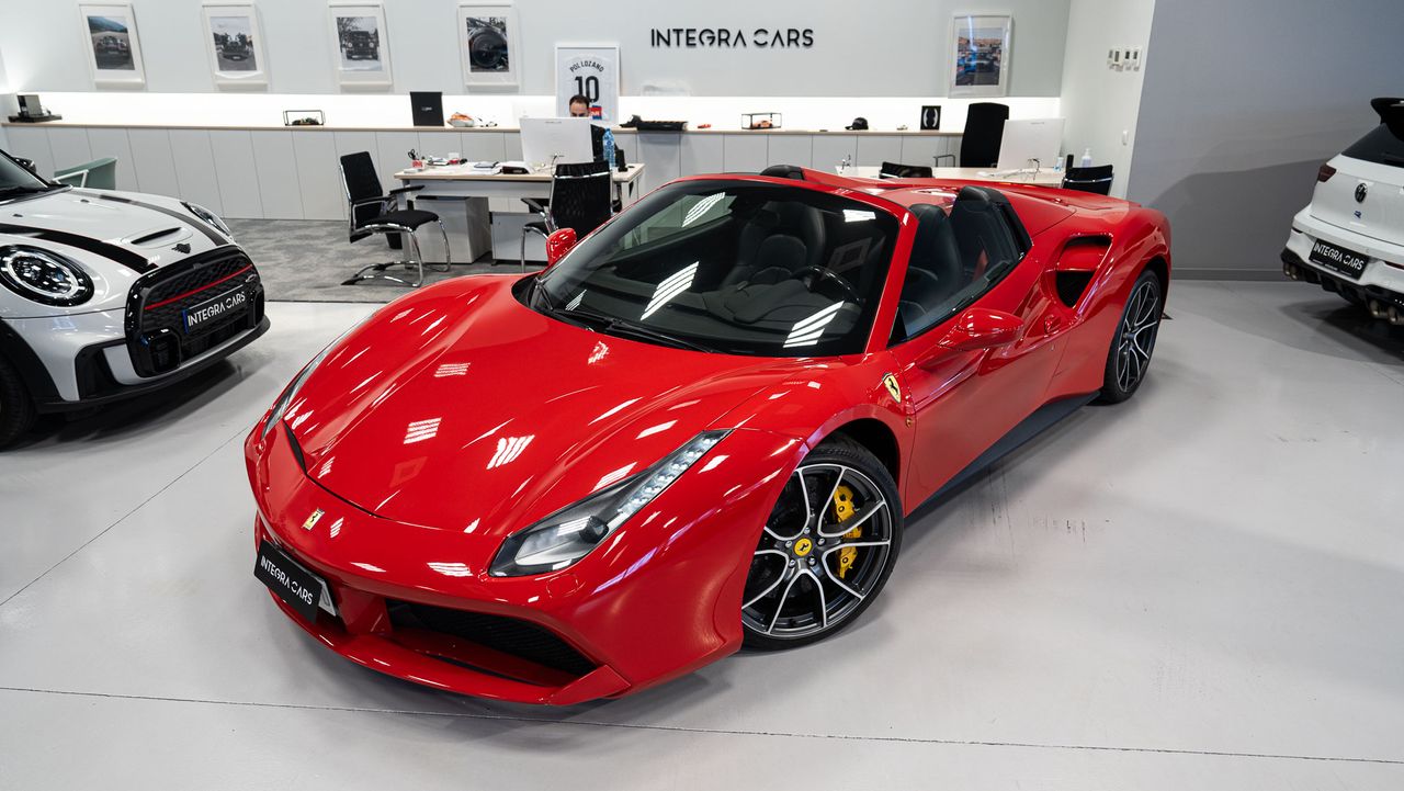 Foto Ferrari 488 1