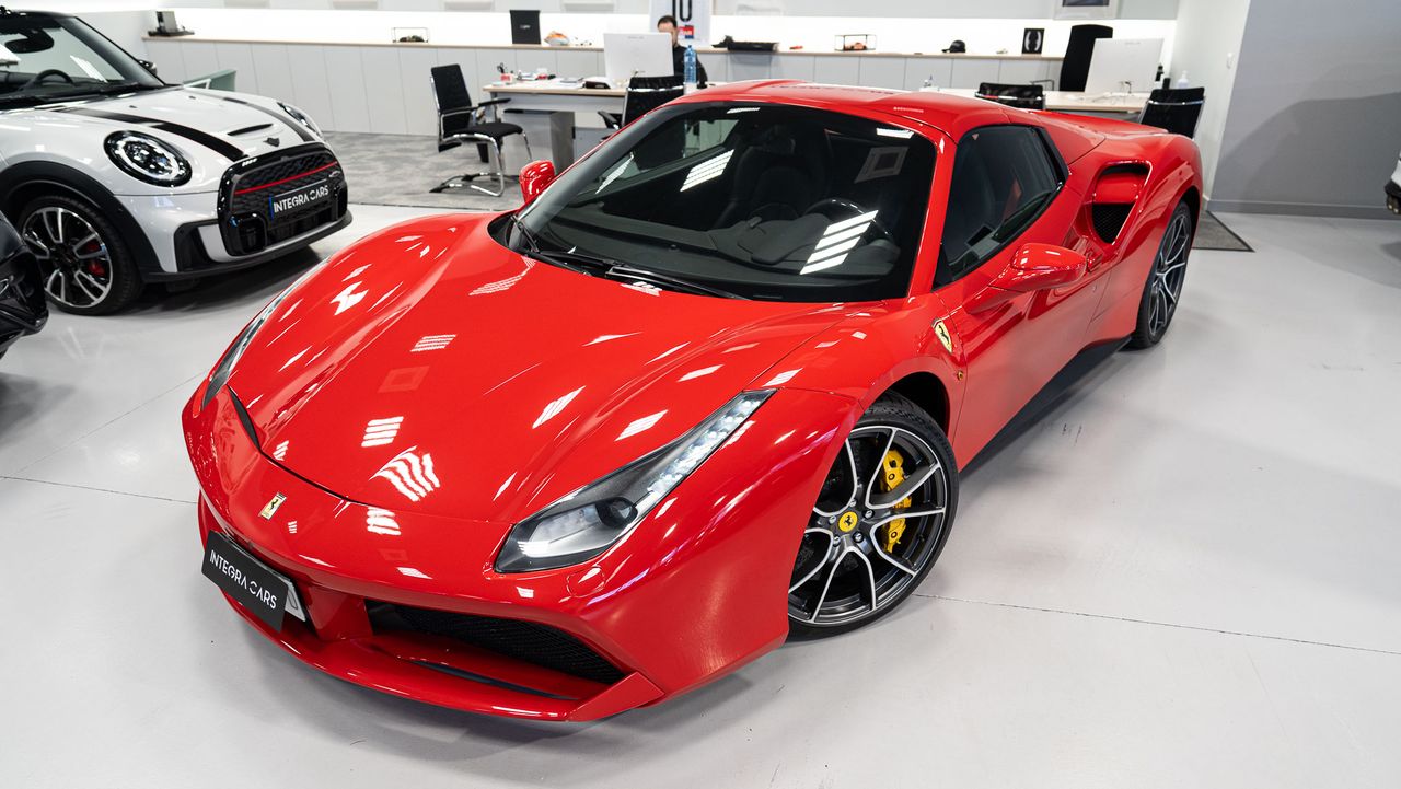 Foto Ferrari 488 4