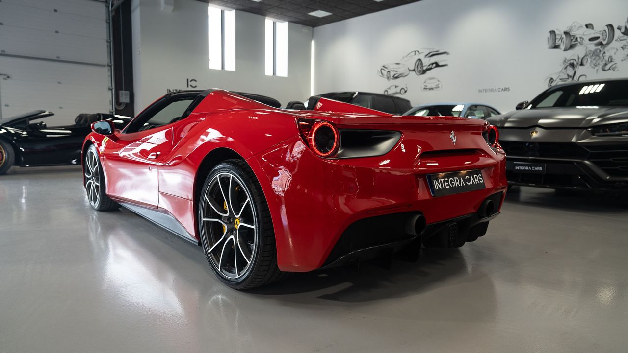 Foto Ferrari 488 6