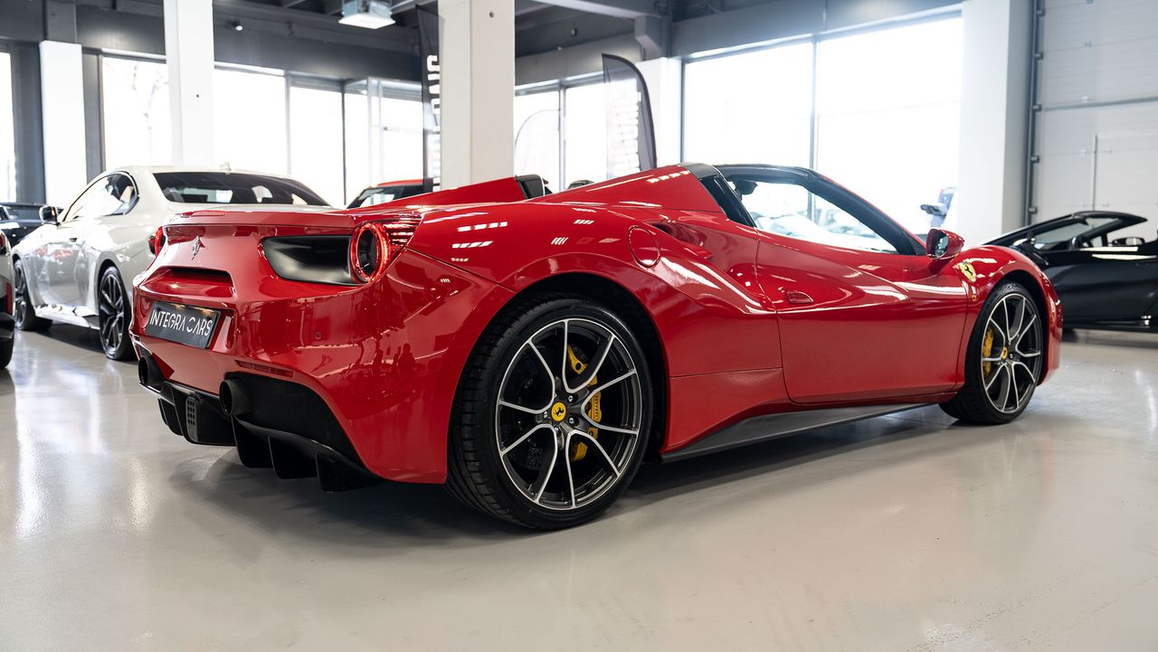 Foto Ferrari 488 11