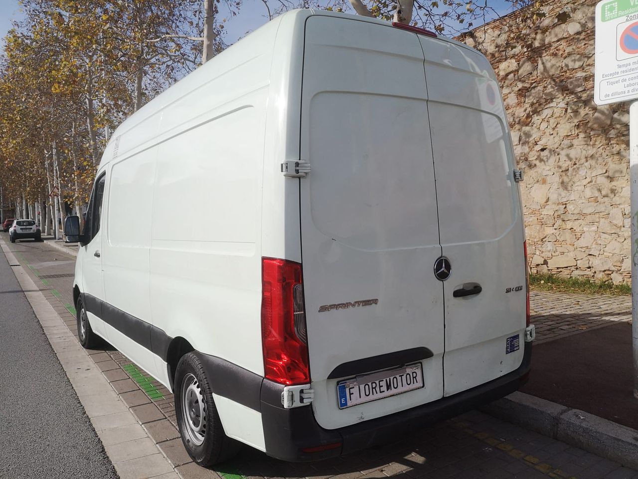 Foto Mercedes-Benz Sprinter 32