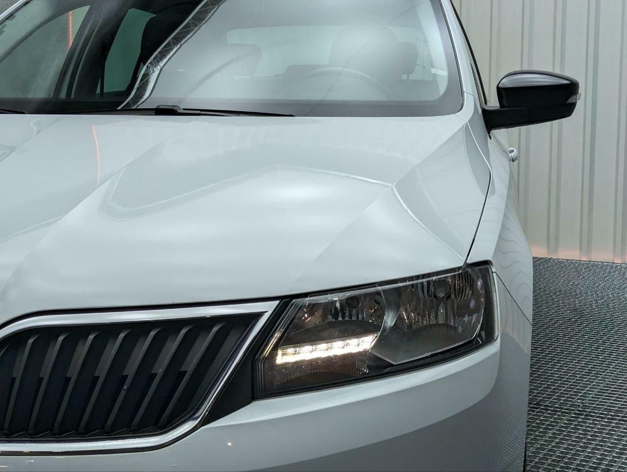 Foto Skoda Rapid 14