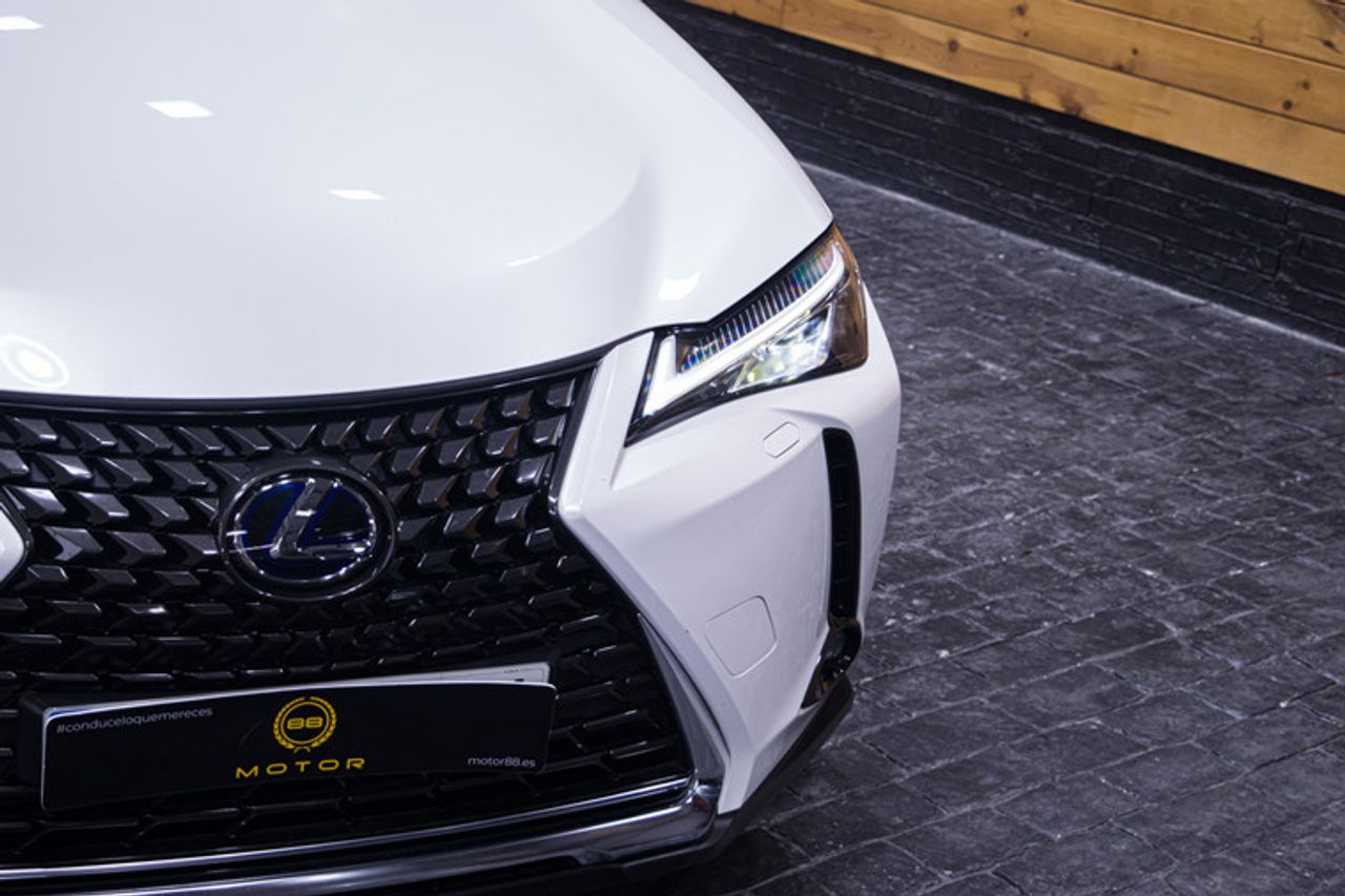 Foto Lexus UX 9