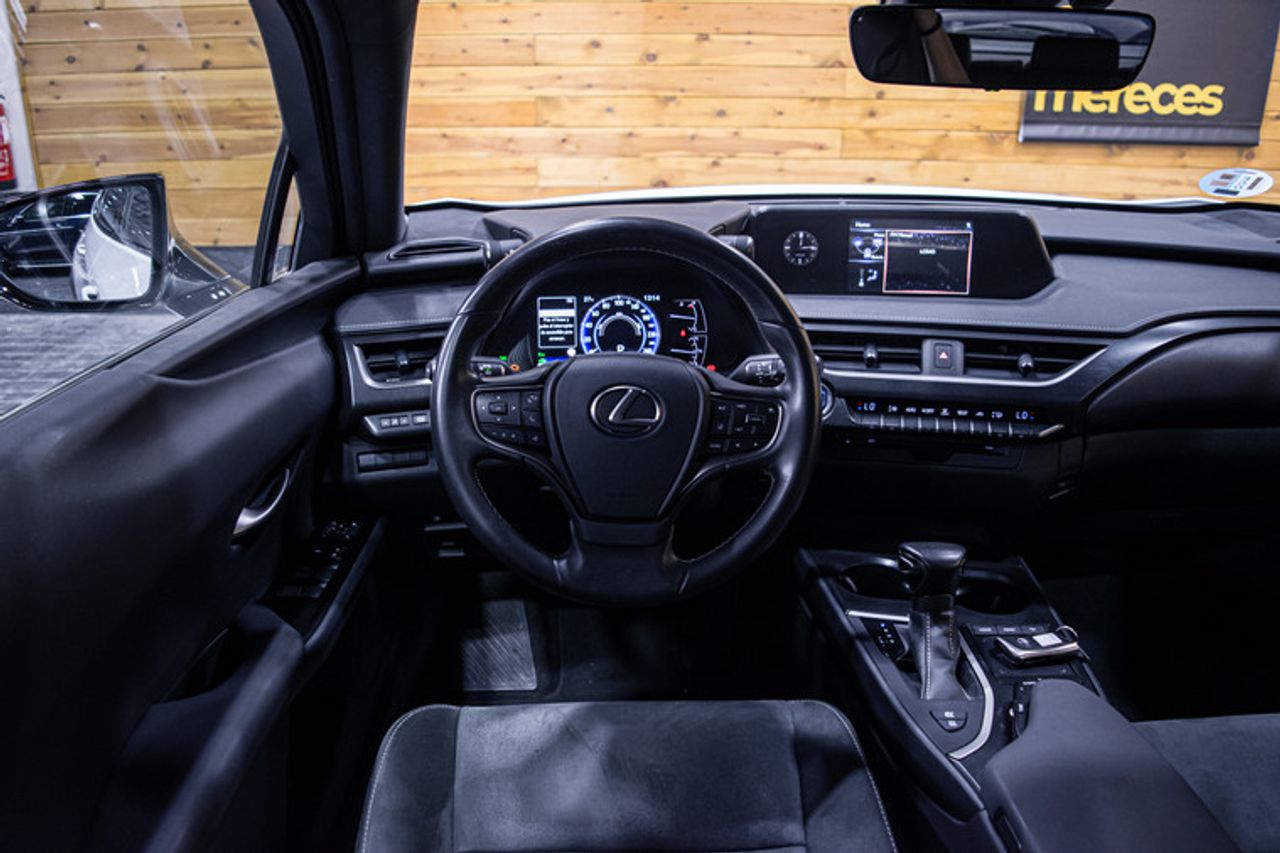 Foto Lexus UX 16