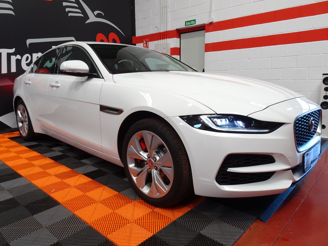 Foto Jaguar XE 4