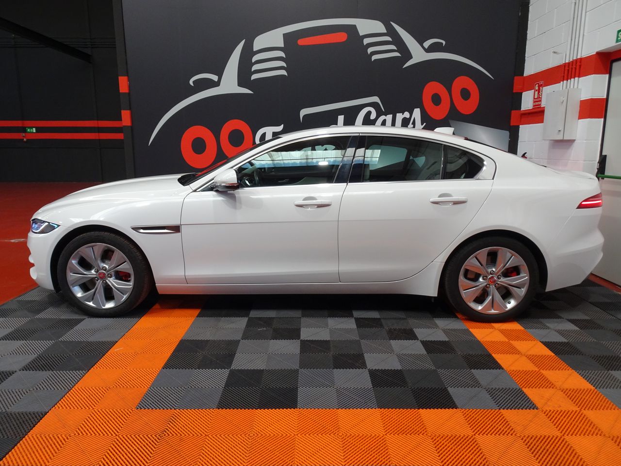 Foto Jaguar XE 8