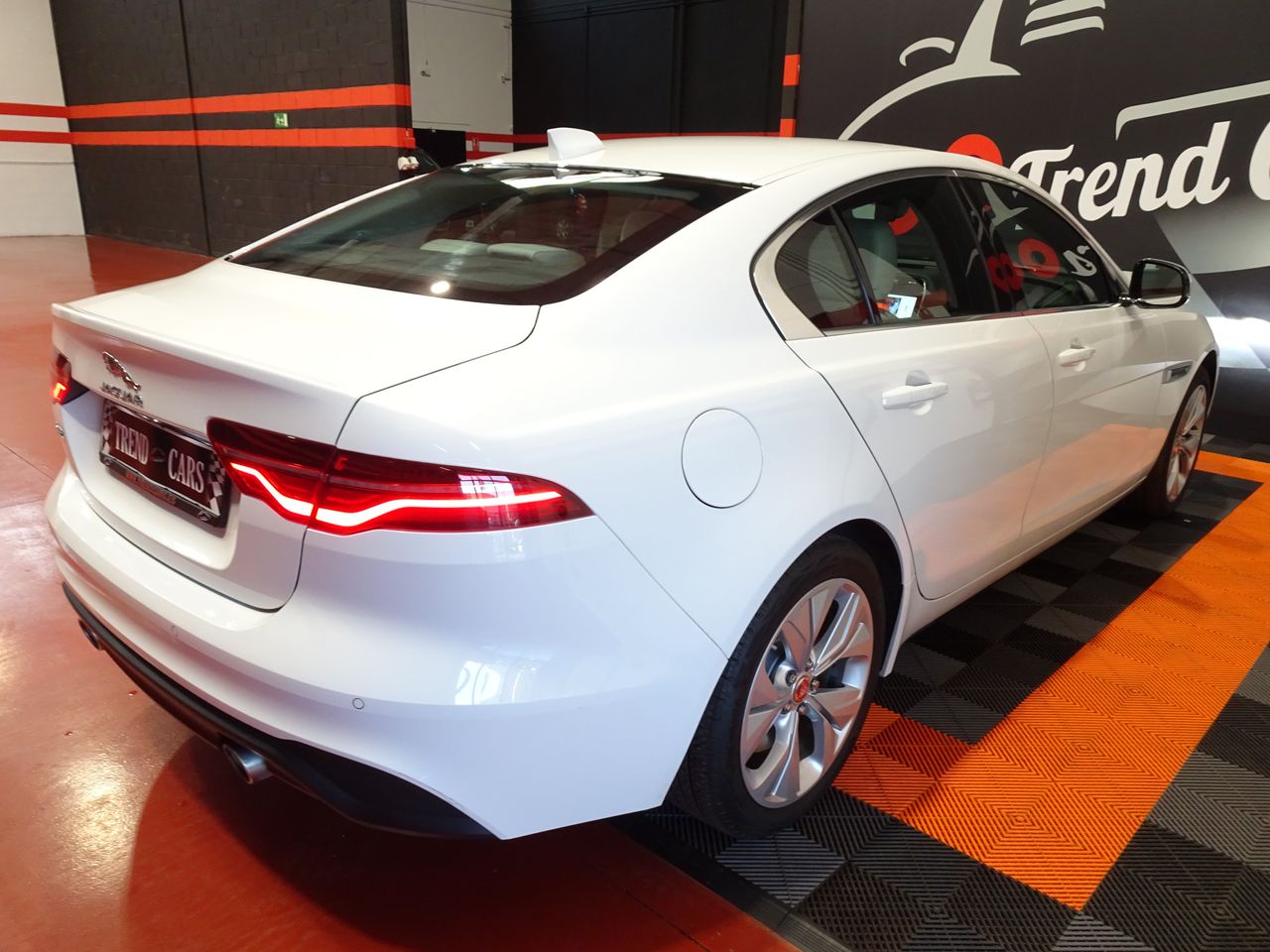 Foto Jaguar XE 9