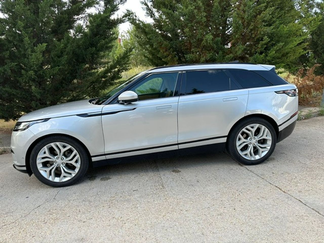 Foto Land-Rover Range Rover Velar 28