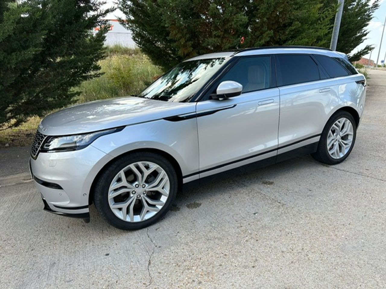 Foto Land-Rover Range Rover Velar 30