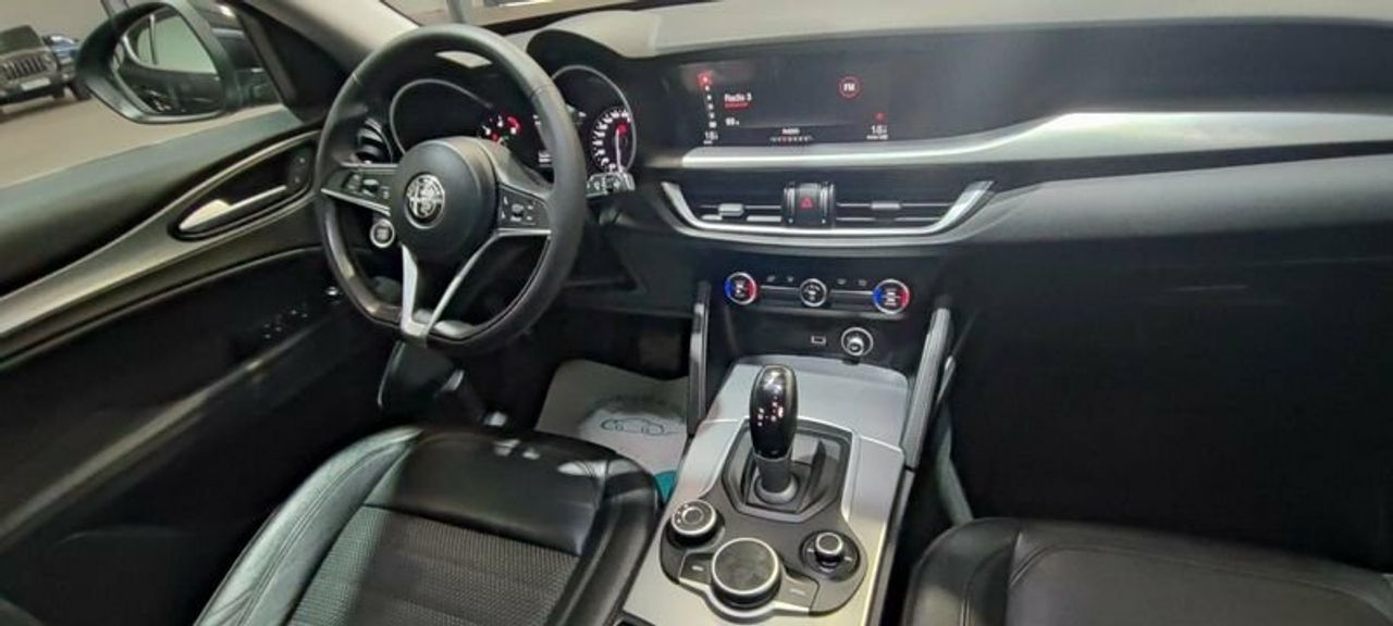 Foto Alfa Romeo Stelvio 12