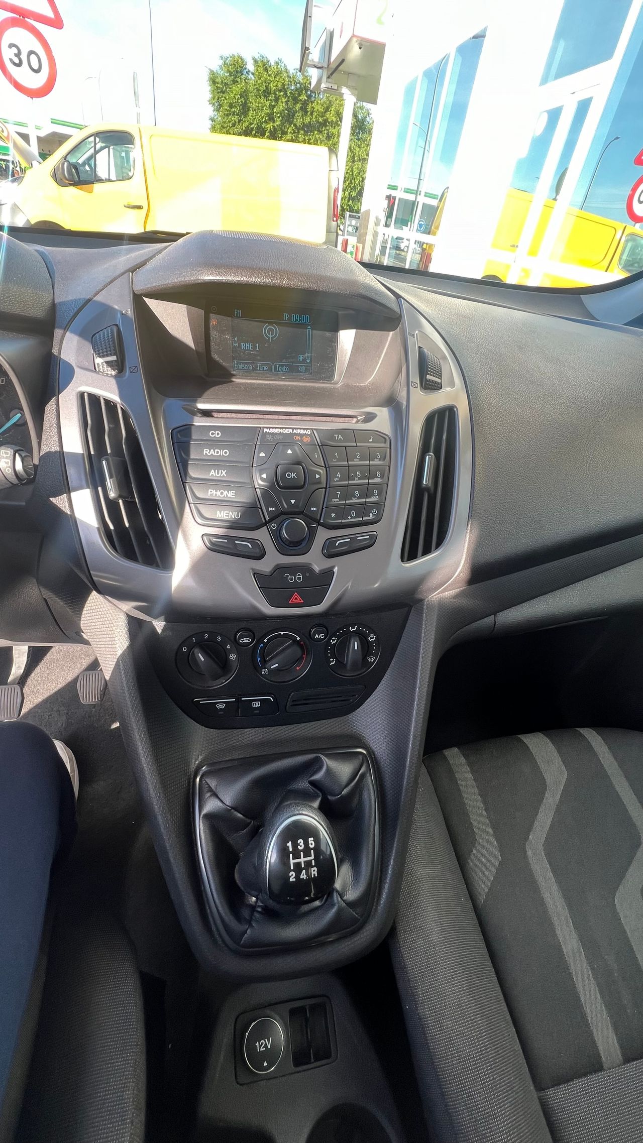 Foto Ford Tourneo Connect 16