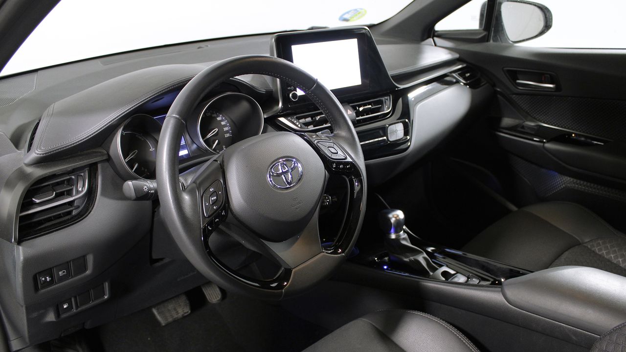 Foto Toyota C-HR 18