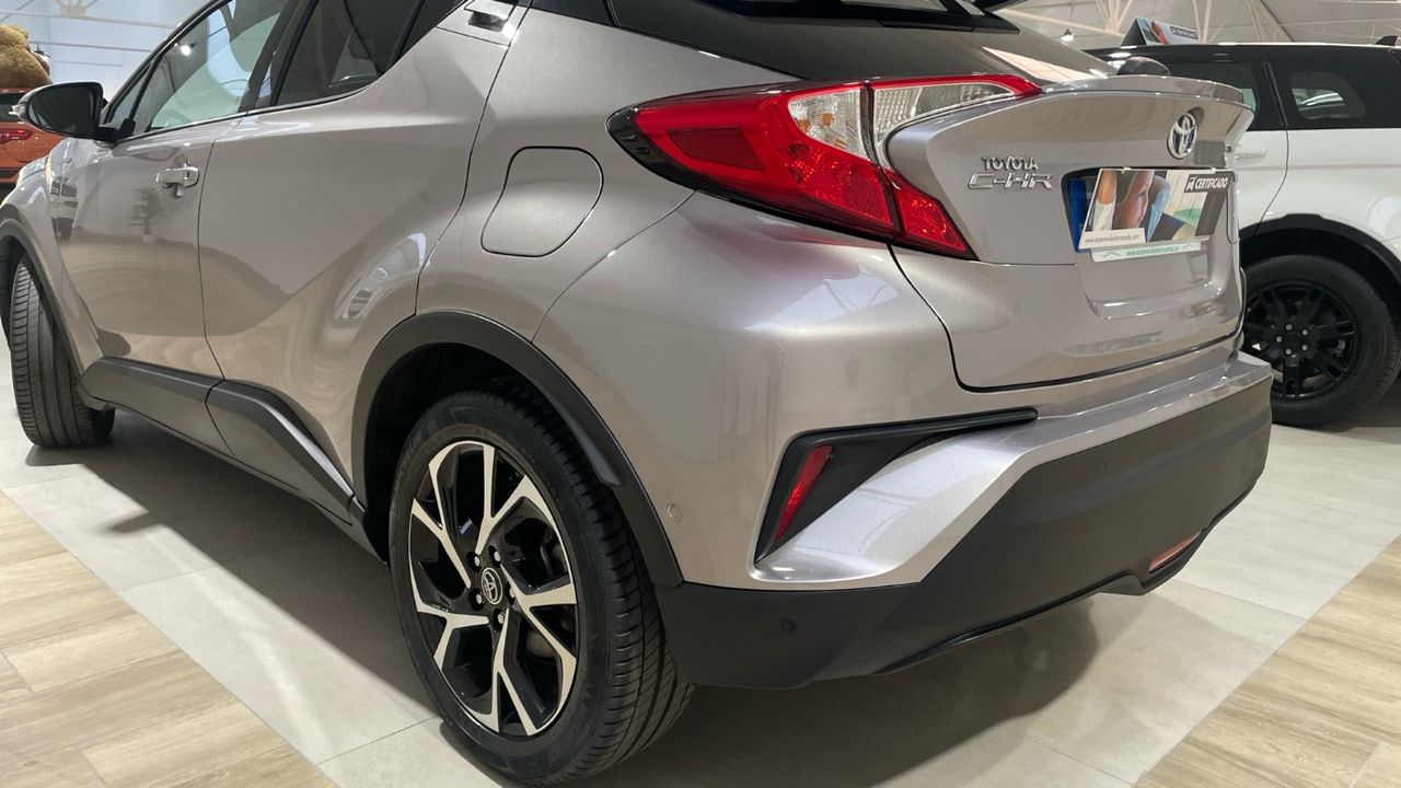 Foto Toyota C-HR 15