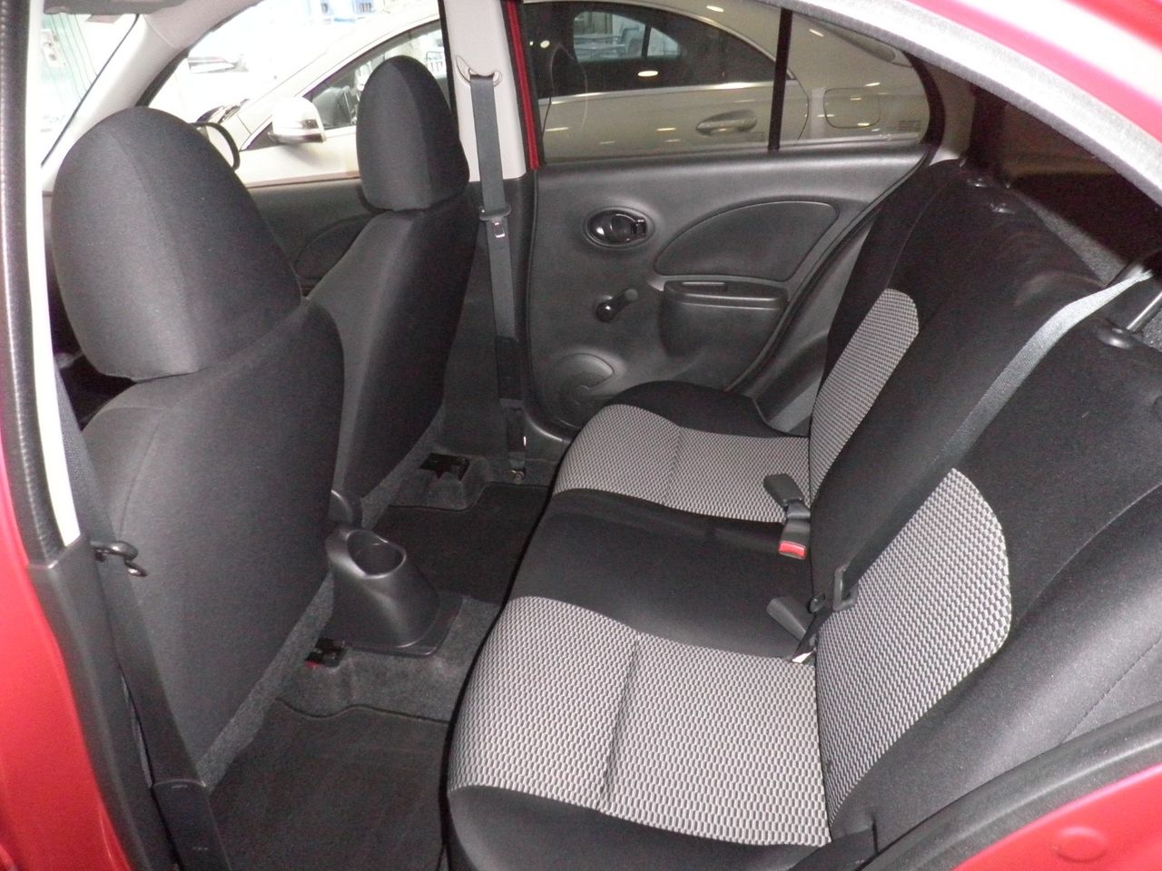 Foto Nissan Micra 15