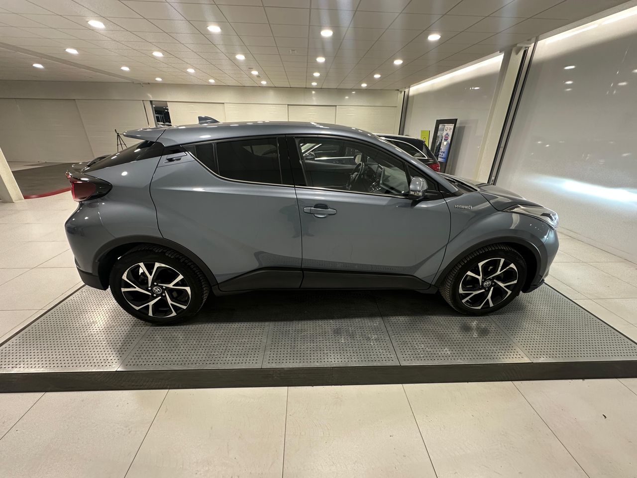 Foto Toyota C-HR 8