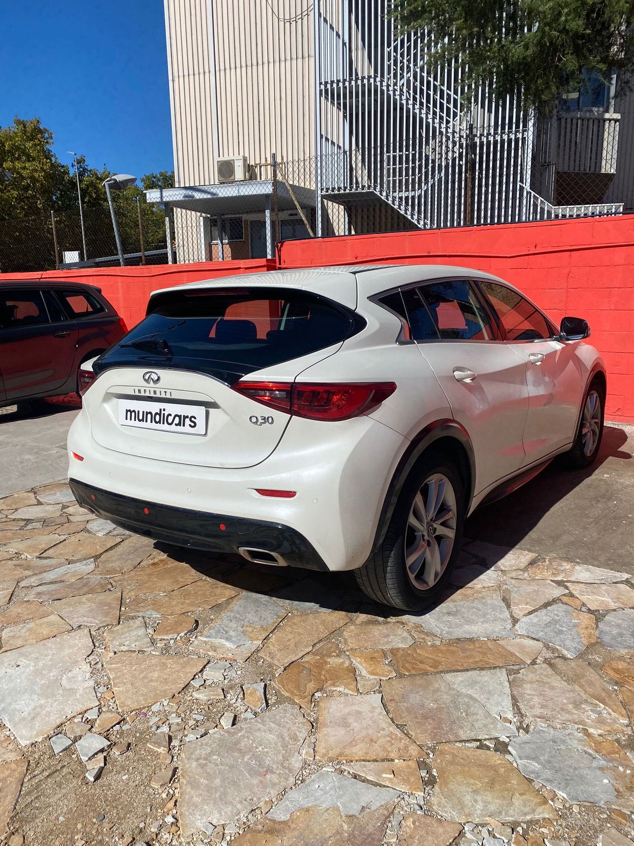 Foto Infiniti Q30 11