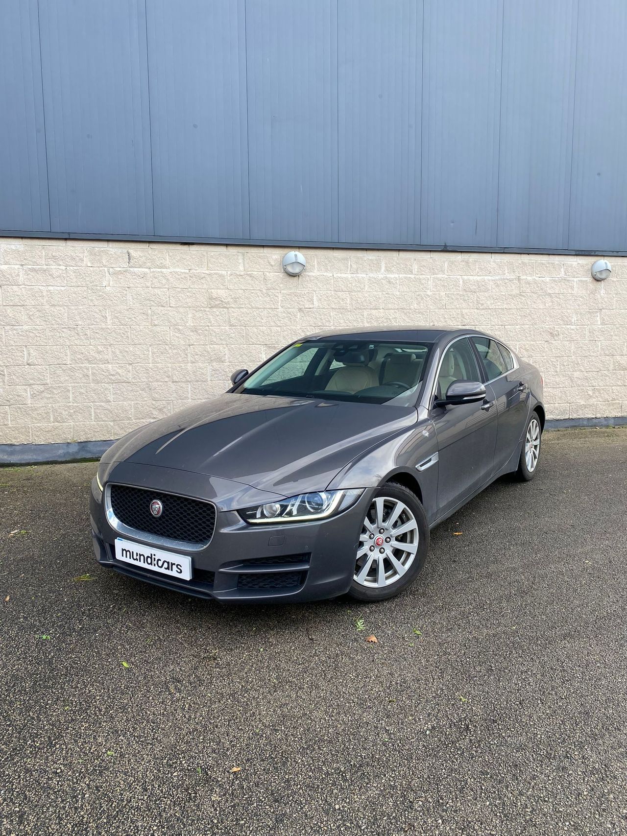 Foto Jaguar XE 6