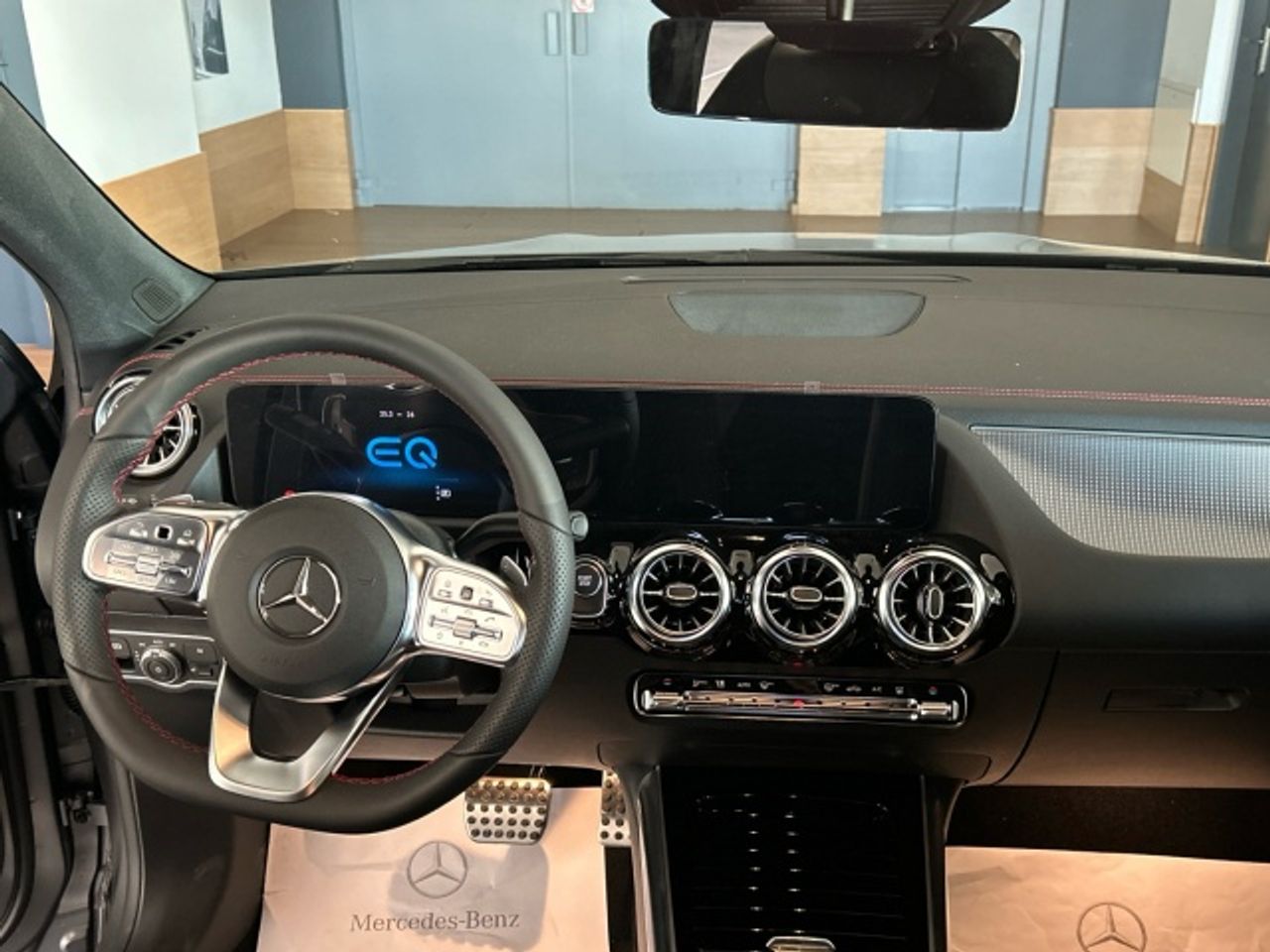 Foto Mercedes-Benz EQA 8