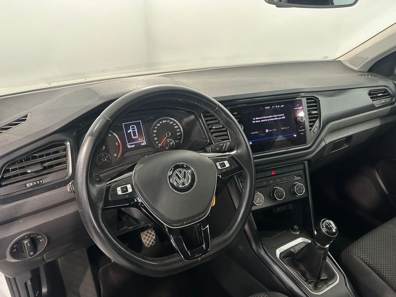 Foto Volkswagen T-Roc 11