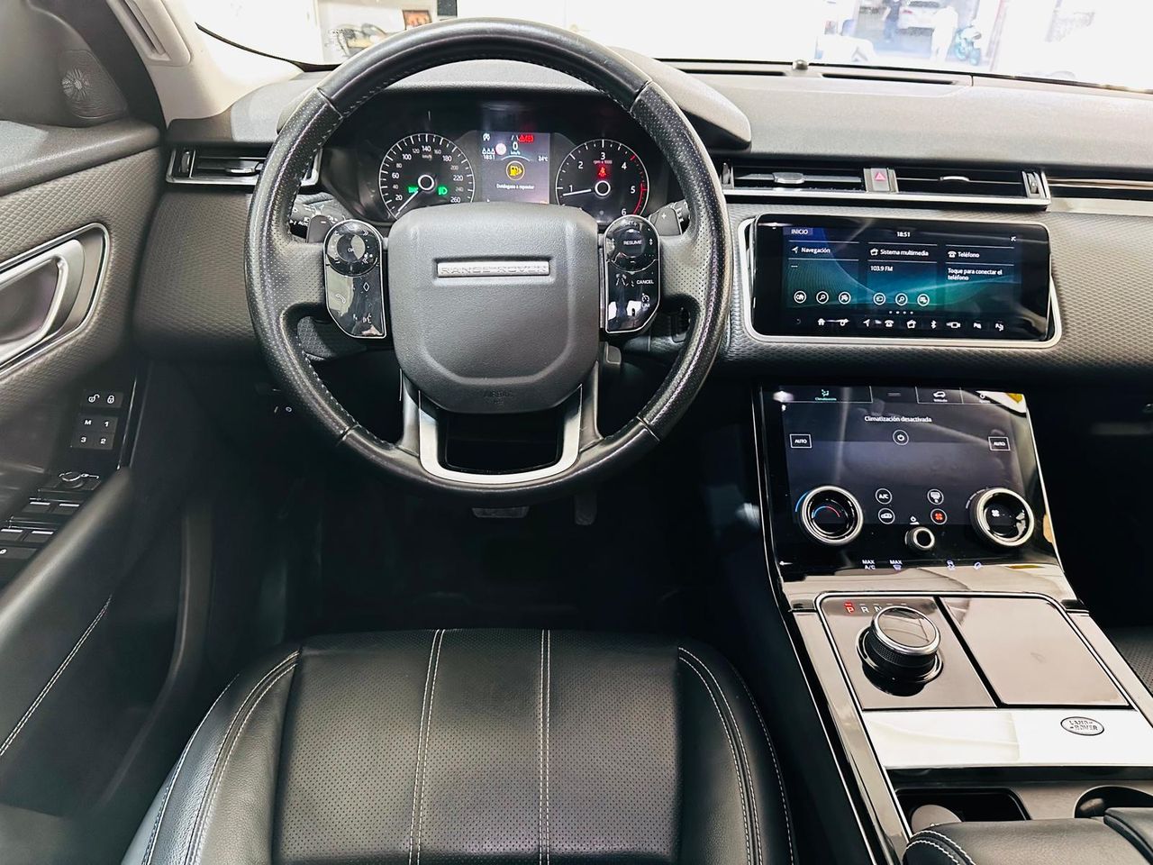 Foto Land-Rover Range Rover Velar 32