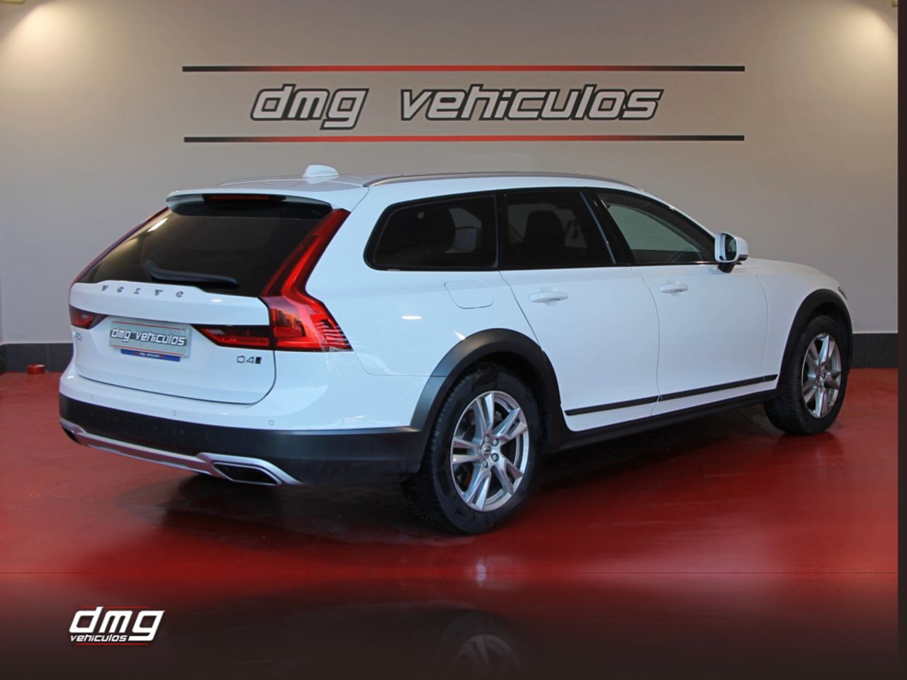 Foto Volvo V90 Cross Country 4