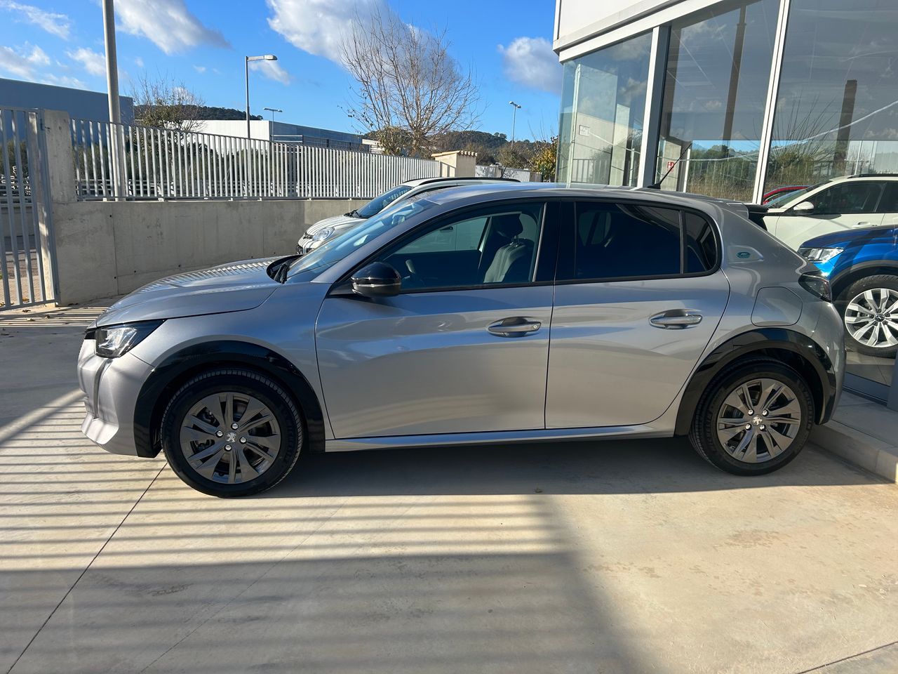 Foto Peugeot e-208 3