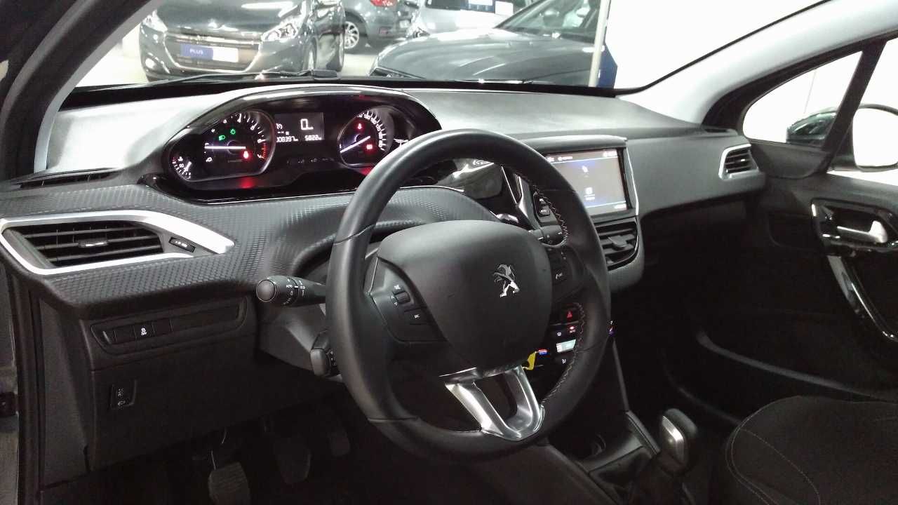 Foto Peugeot 208 11