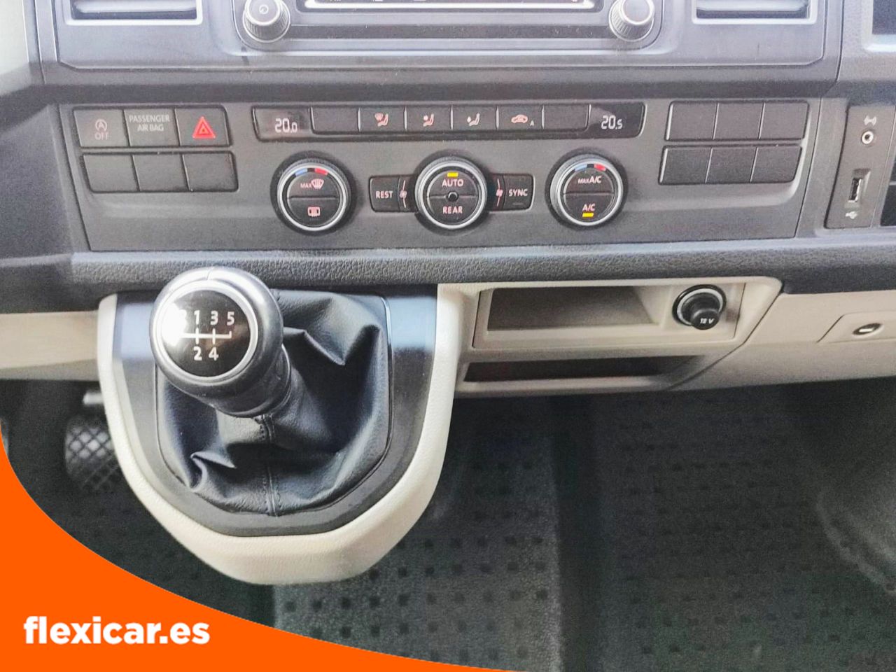 Foto Volkswagen Caravelle 18