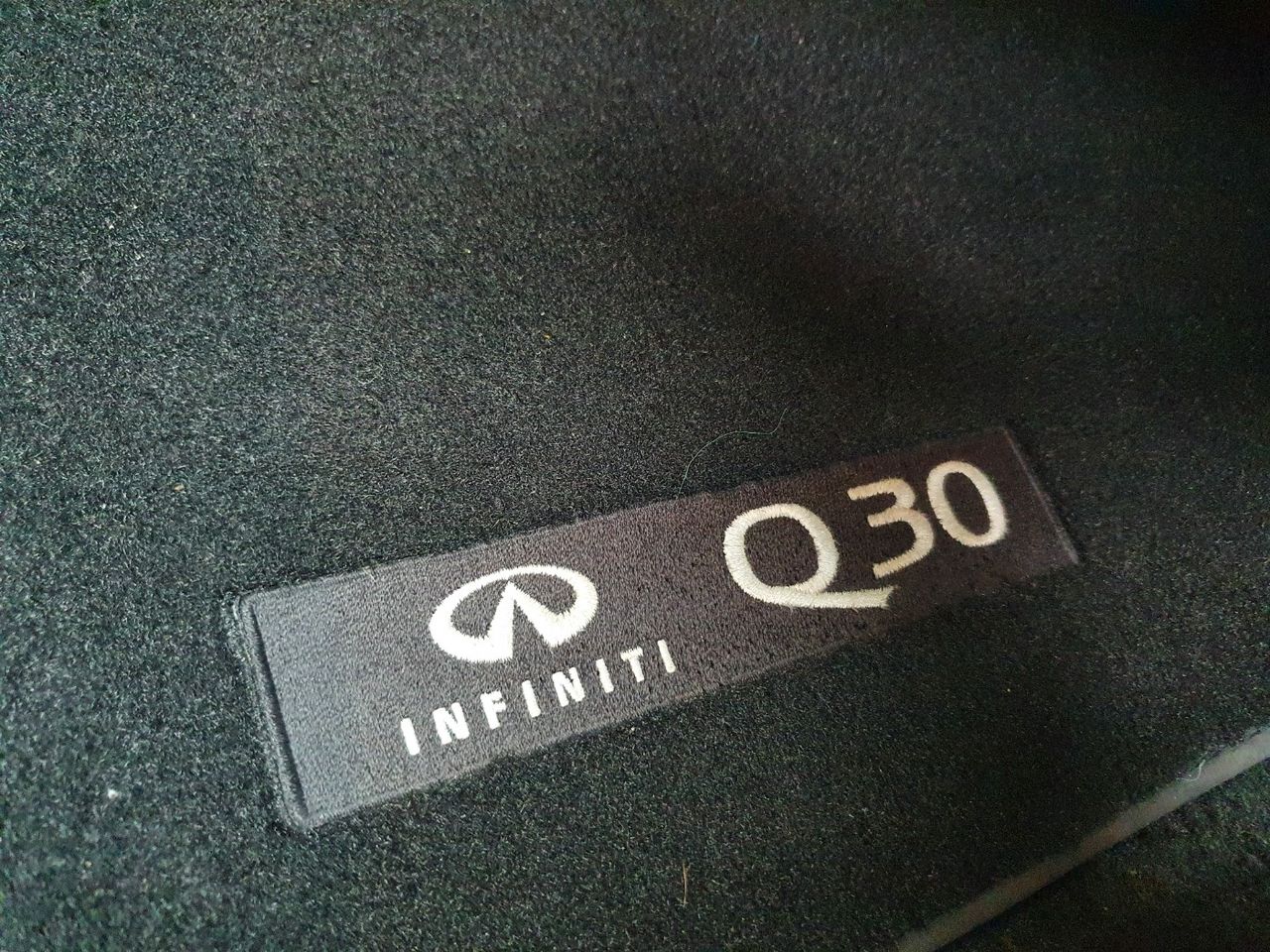 Foto Infiniti Q30 23