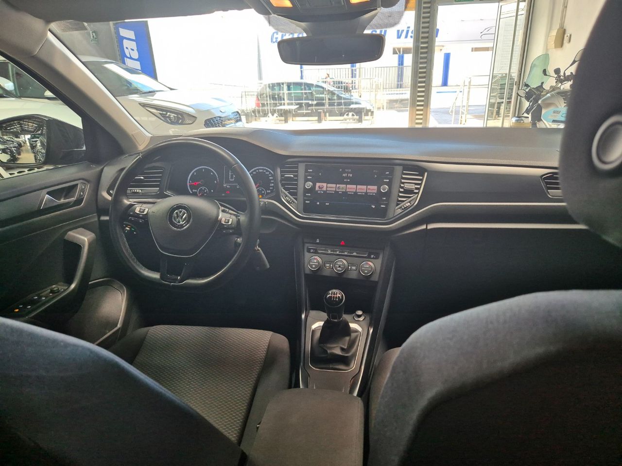 Foto Volkswagen T-Roc 13