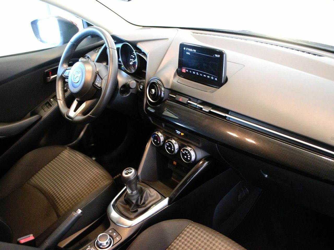 Foto Mazda Mazda2 9