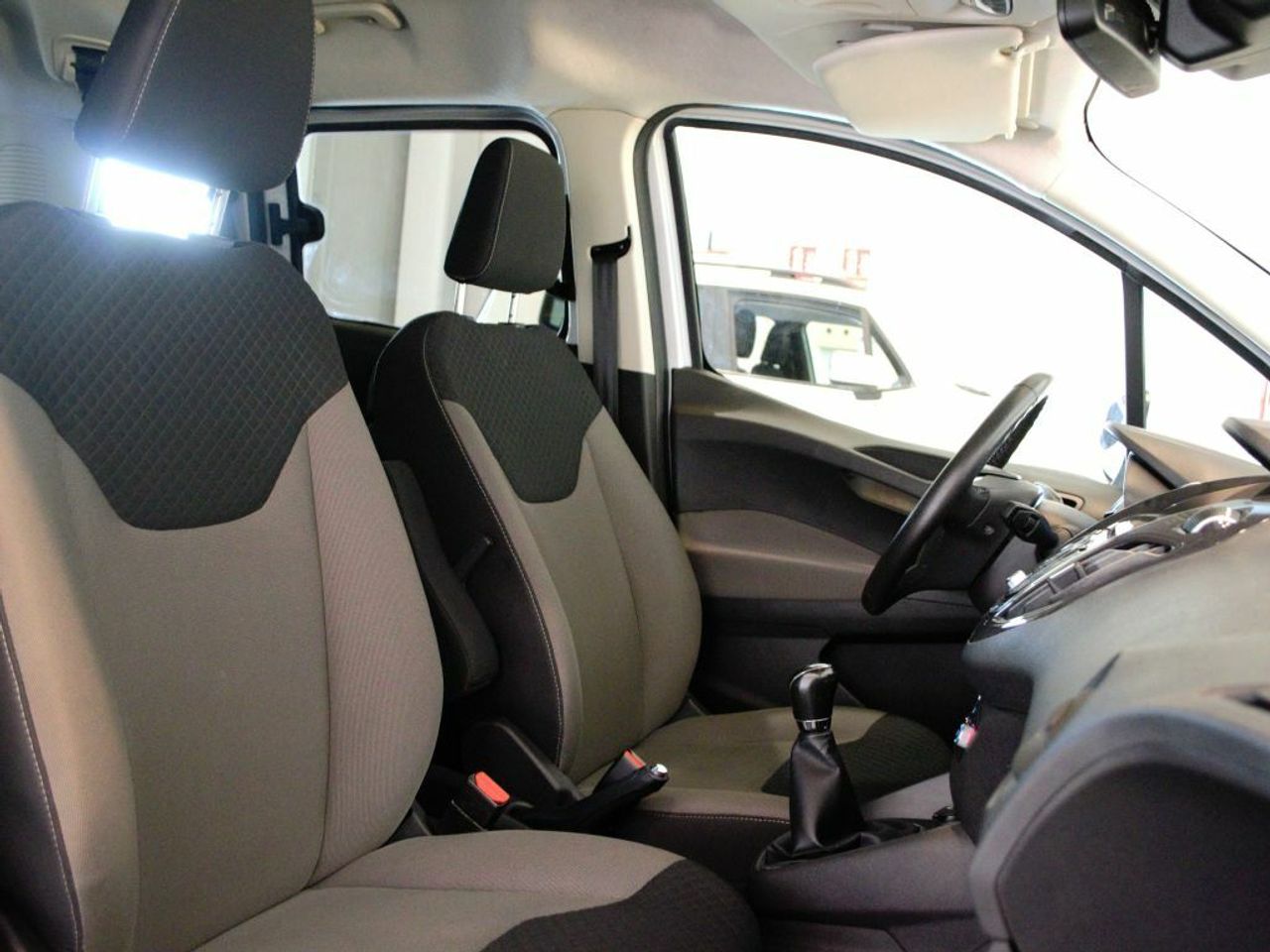 Foto Ford Tourneo Courier 10