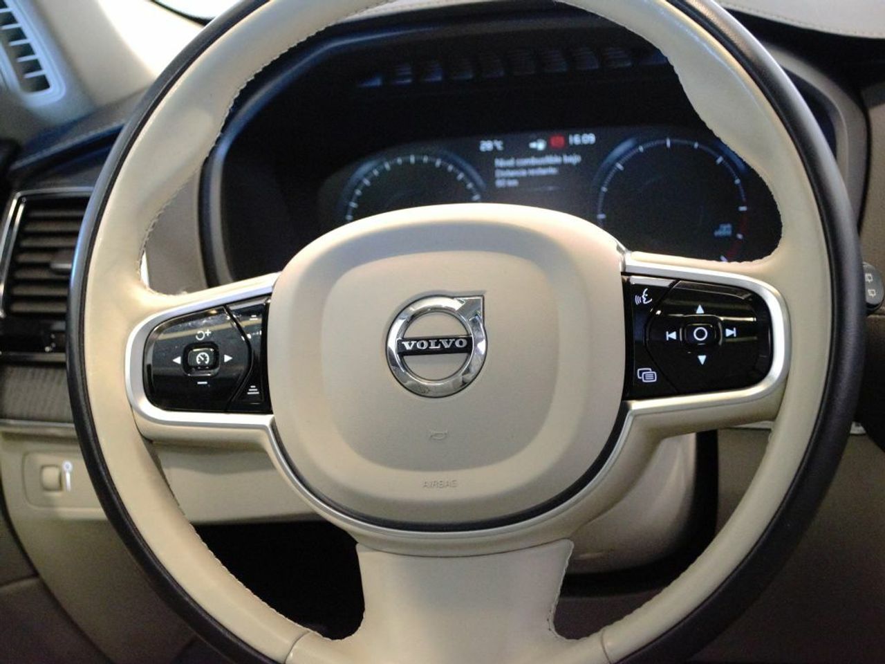 Foto Volvo XC90 23