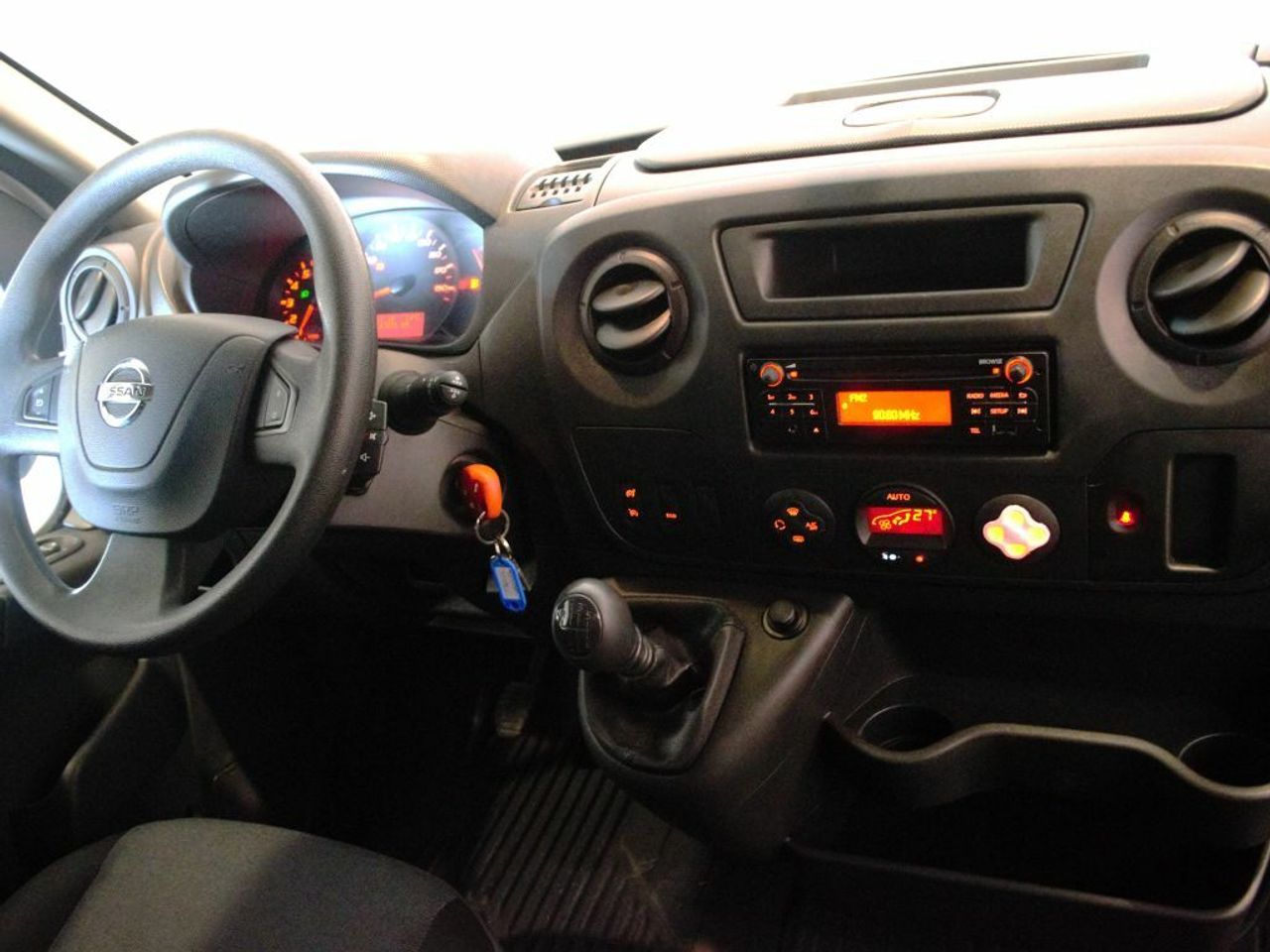 Foto Nissan NV400 11