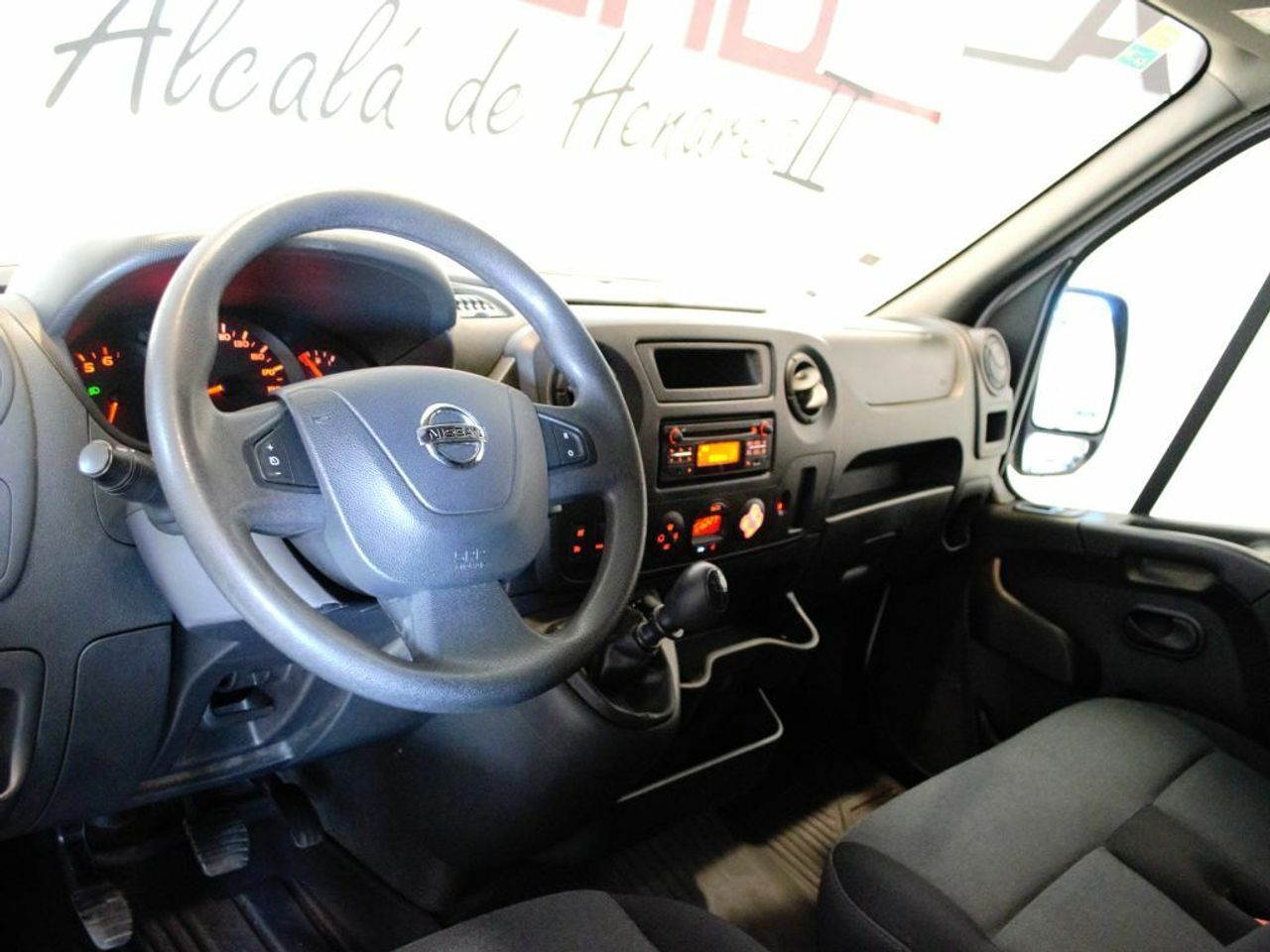 Foto Nissan NV400 14