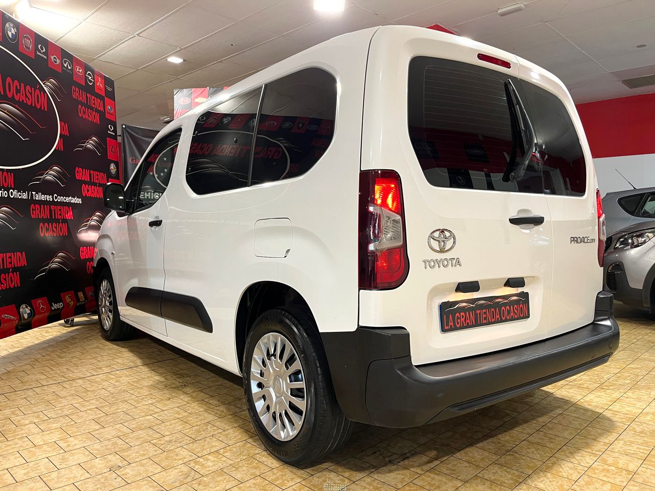 Foto Toyota Proace 13