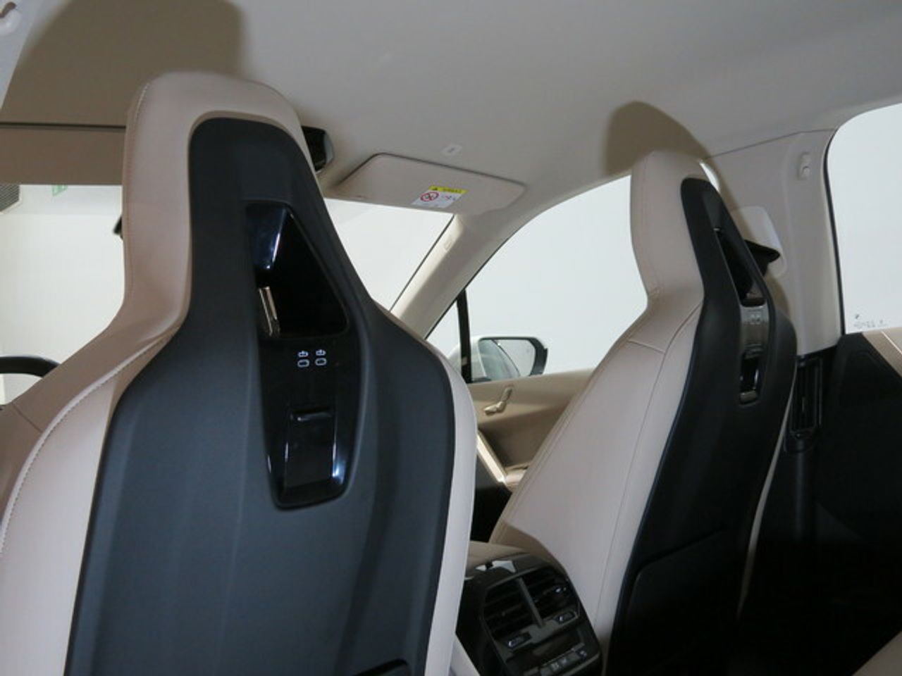 Foto BMW iX3 13