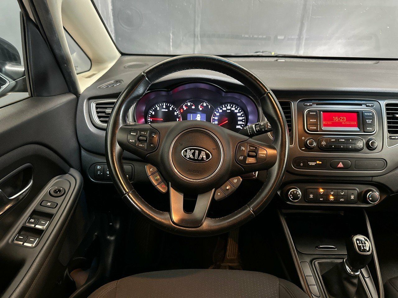 Foto Kia Carens 11