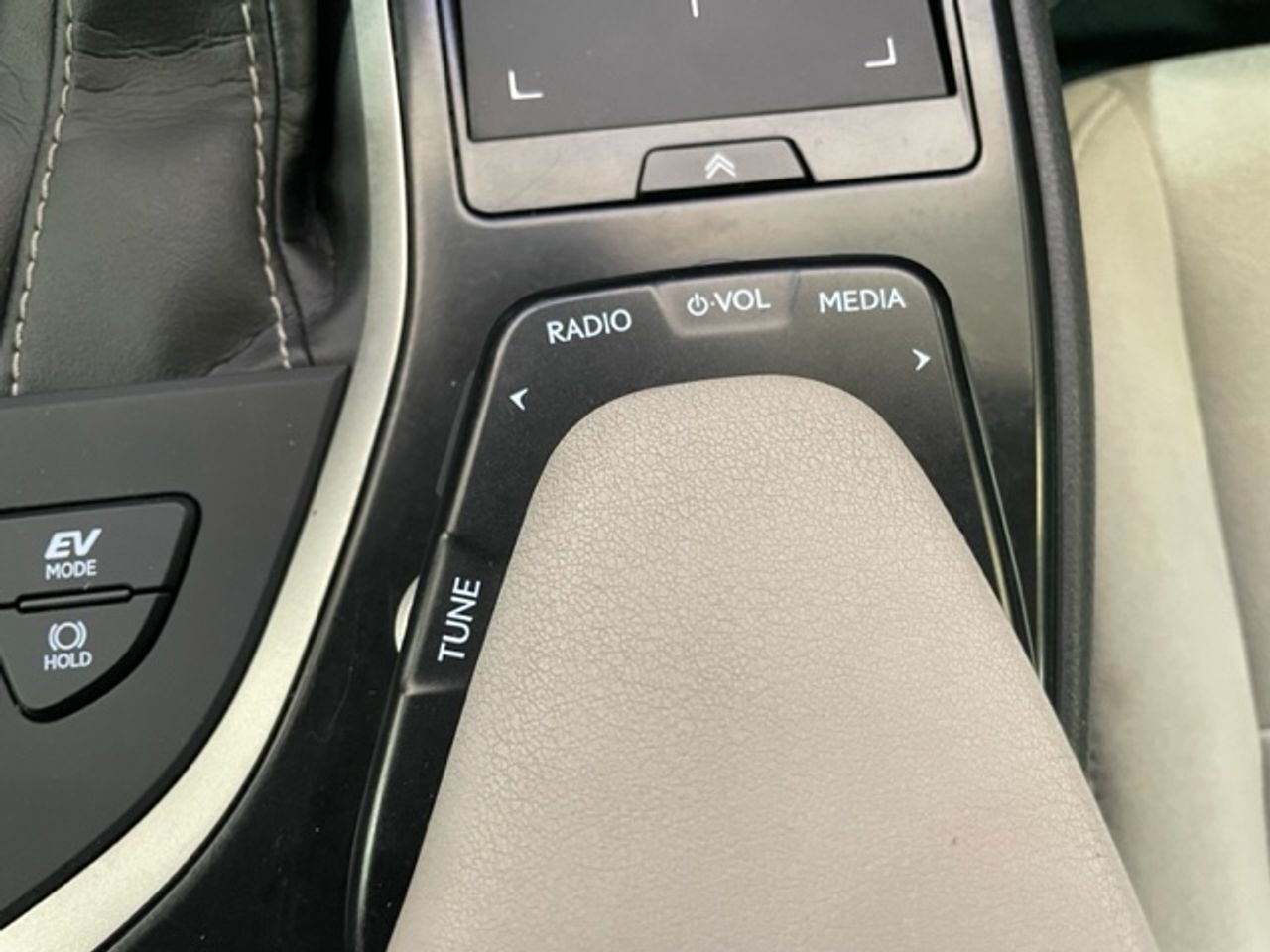 Foto Lexus UX 45