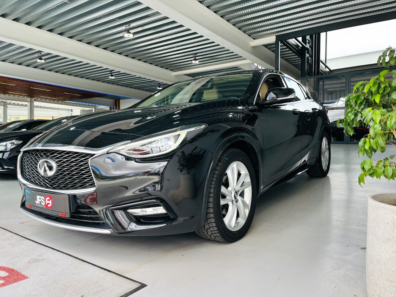 Foto Infiniti Q30 2