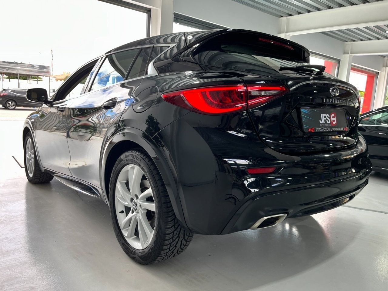 Foto Infiniti Q30 7