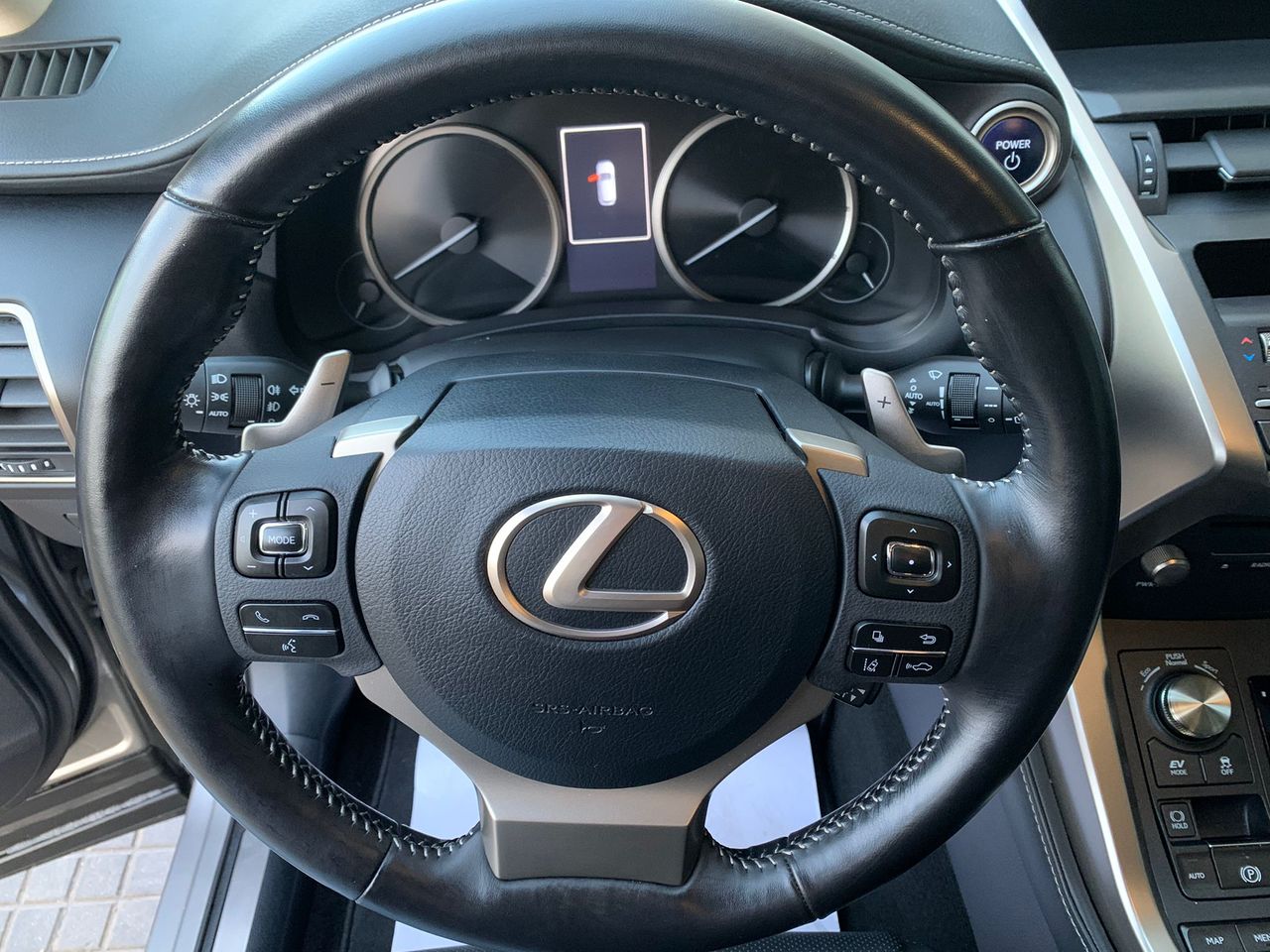 Foto Lexus NX 24