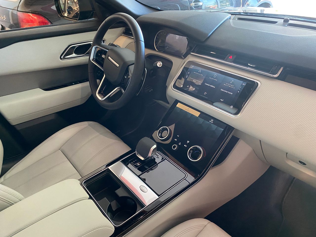 Foto Land-Rover Range Rover Velar 27